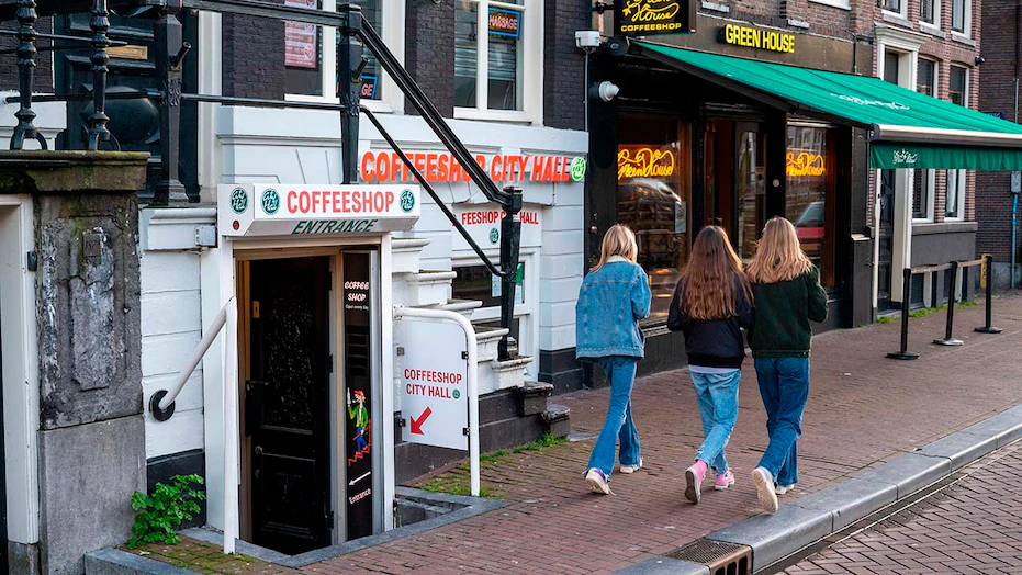 Amsterdam Considering Banning Tourists From Marijuana Coffeeshops